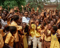 Wendy Shay with some pupils