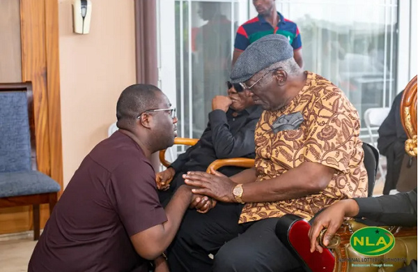 Sammi Awuku commiserating with former President Kufuor