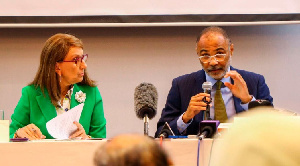 UN Conference on Trade and Dev't Sec Gen. Rebeca Grynspan (L) and UNCTAD Director Paul Akiwumi