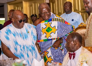 Sir Kantinka Donkor Fordjour (sitted) chatting with Akufo-Addo (in shades) and the Asantehene