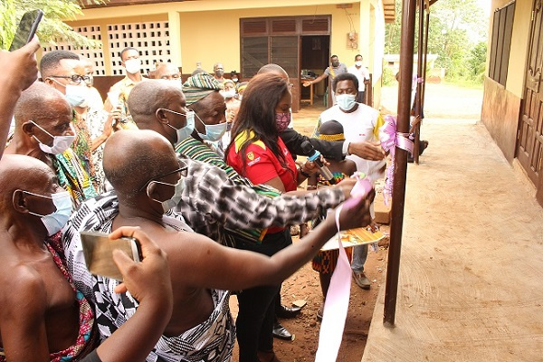 Shirley Tony Kum cutting the tape to commission the renovated school block