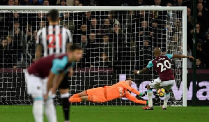 Andre Ayew has a penalty saved by Rob Elliot