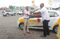 Dawu Kwame recieves the Car key