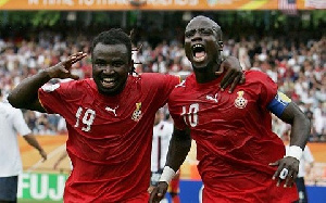 Former Black Stars players, Razak Pimpong(L) and Stephen Appiah(R)