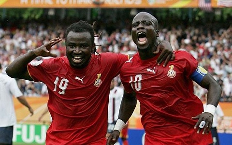 Former Black Stars players, Razak Pimpong(L) and Stephen Appiah(R)