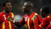 Stephen Appiah speaking to Gyan after the penalty miss