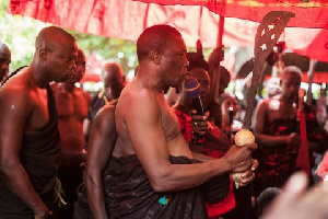 Newly installed Drobomanhene swearing oath of allegiance