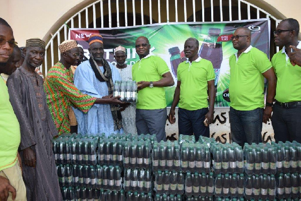 Francis Agbonlahor, MD of GGBL presenting a pack of Orijin Zero to Sheikh Ahmed Ahmed Abdul Salam