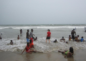 Holidaymakers that thronged the beach