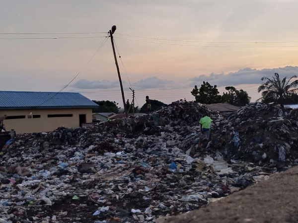 The garbage left uncollected is posing a lot of danger to the residents of Kalpoheni