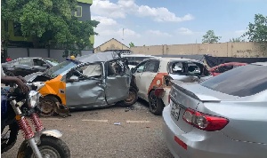 Car Collides At Abinkyi Market.png