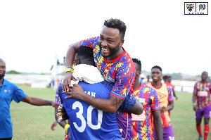 Gladson Awako being celebrated by Hearts manager Samuel Boadu