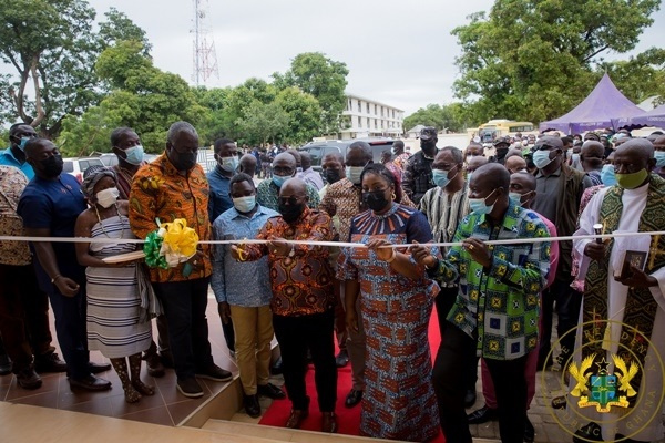 Akufo-Addo commissioning the Tumu Business Resource  Centre