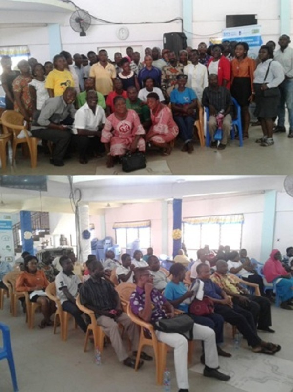 Participants of the forum in group picture