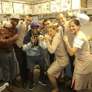 Dogboe poses with Emirates Airline staff