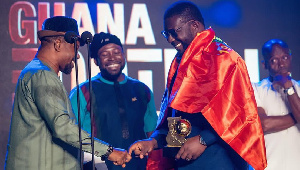 Kotoko CEO (right) receives an award for the club