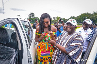 Vice President Mahamudu Bawumia presenting the gift car to the 2019 Best Teacher