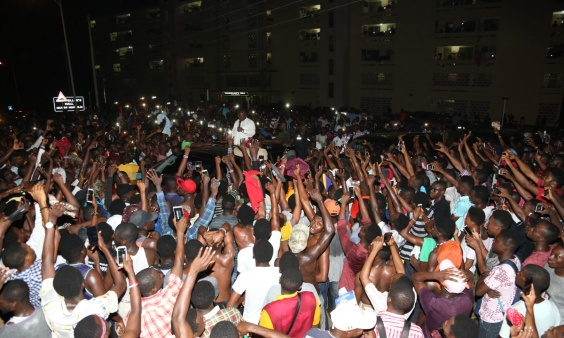 Akufo-Addo mobbed by KNUST students