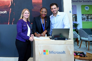 Signing Ceremony With Shelly Blackburn, Microsoft Nompilo Morafo, MTN Group And Rei Goffer,6.jpeg