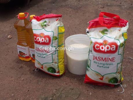 Cooking oil and rice were among food items distributed to flood victims by Bawumia in Wa