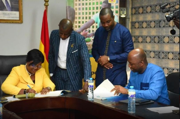 COP Maame Yaa Tiwaa Addo-Danquah and Shaibu Haruna signing the Mo