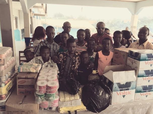 Sayvee in a group photograph with some of the orphans