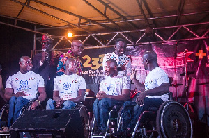 Okyeame Kwame with 4 Paralympic medalist on stage