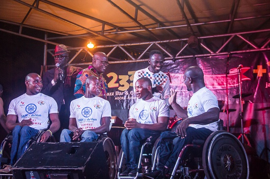 Okyeame Kwame with 4 Paralympic medalist on stage