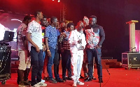 Patapaa (in white) thanking his fans after receiving the award