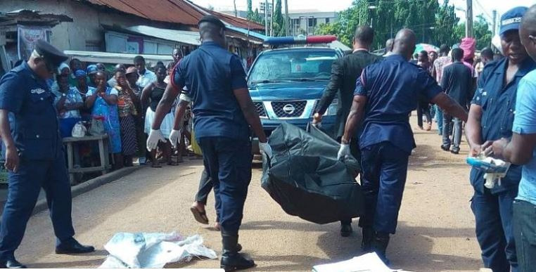 File photo: Police convey bodies to morgue