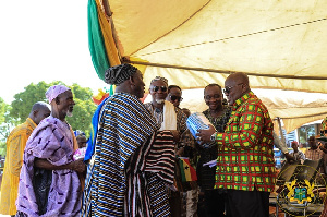 Paramount Chief of Yagaba Traditional Area, Naa Sugru Wuni Mumu with president Akufo-Addo and others