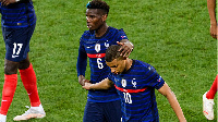 Paul Pogba tare da Kylian Mbappe