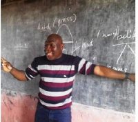 Inusah Fuseini teaching at the Anbariya primary school