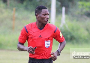 Referee Daniel Laryea