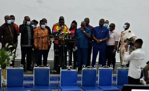 Nana Yaw Amponsah with the board members of Kotoko