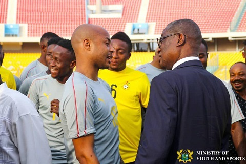 Dede Ayew interacting with the chairman of the Black Stars management committee KK Sarpong