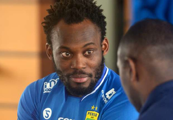 Michael Essien has paid tribute to Indonesian goalkeeper Choirul Huda who died after colliding with