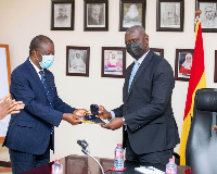 Kwasi Anin-Yeboah receiving Otumfuo commemorative gold coin