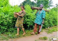 The Nigerian couple dressed in traditional outfit