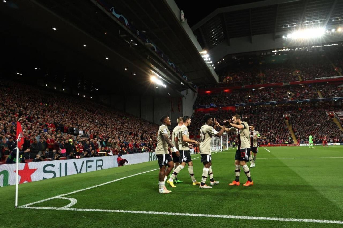 Ajax players celebrate Mohammed Kudus' goal at Anfield