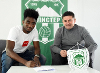 Prince Amponsah signing his contract