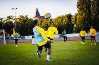 Tariq Lamptey (with sky blue bib) during training