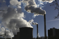 File photo: Coal plant emitting smoke