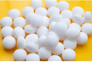 naphthalene balls (mothballs)