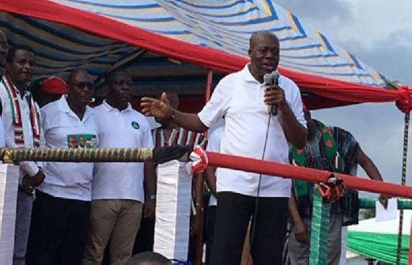 Vice President Kwesi Amissah-Arthur (M) with others