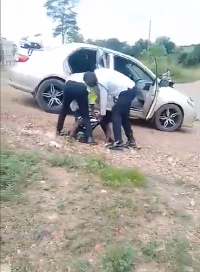 Policemen beating up suspect refusing arrest