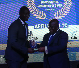 President Akufo-Addo presenting the Sports Personality of the Year award to Tony Baffoe