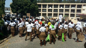 Students picketing over unpaid allowance