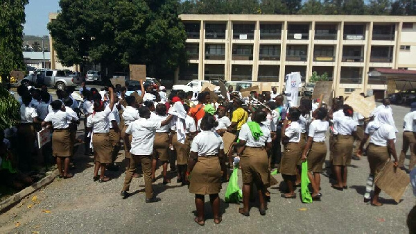 Students picketing over unpaid allowance