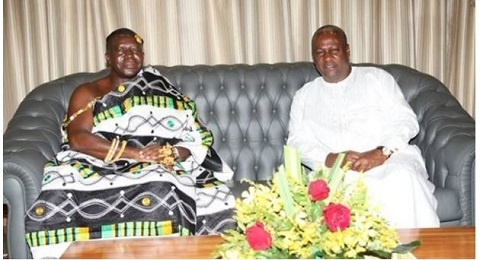 Asantehene Otumfuor Osei-Tutu II (Left) and Former President Mahama (Right)